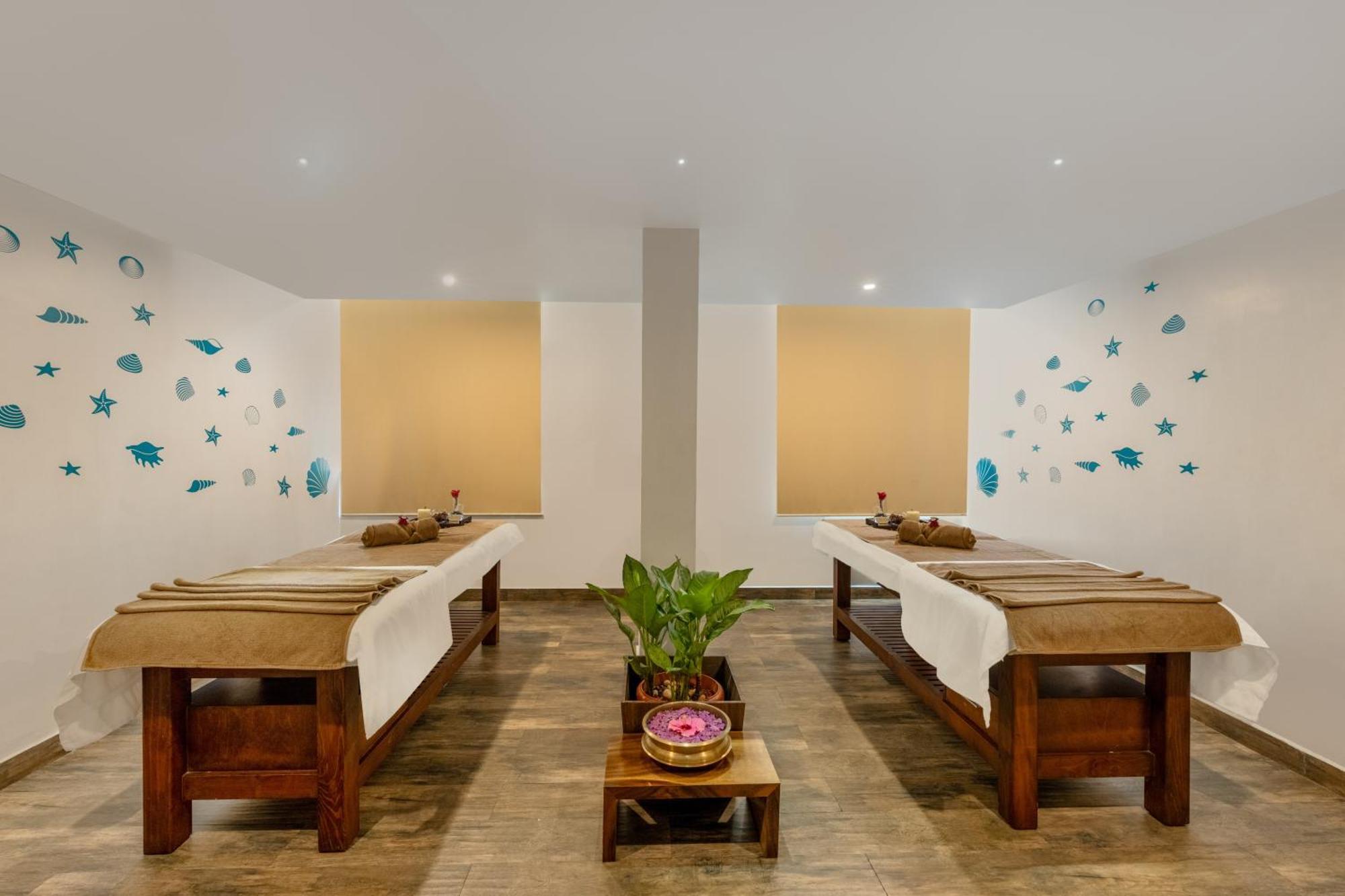 सहारा Sterling Goa Varca