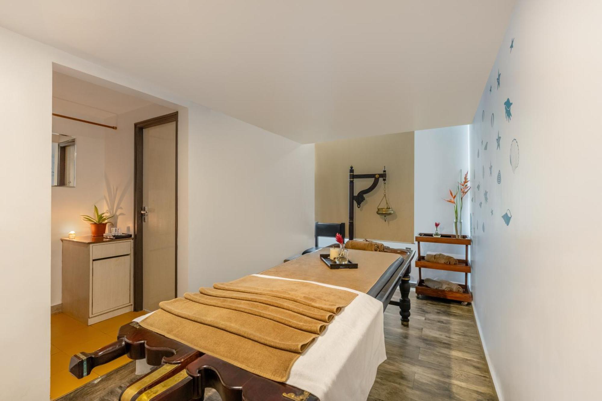सहारा Sterling Goa 4*